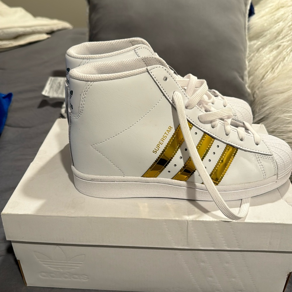 Brand new superstar adidas sneakers